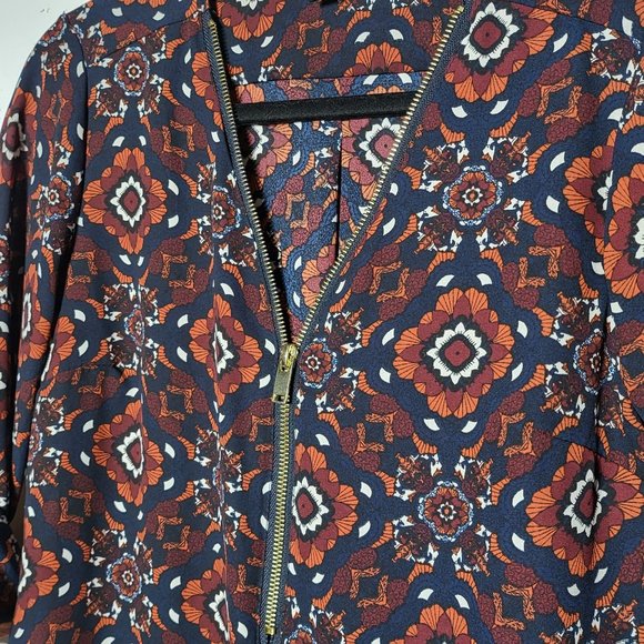 Rue 21 Womens Medallion Print Zipper Front Roll Tab Sleeves Blouse Size Small - Picture 2 of 5